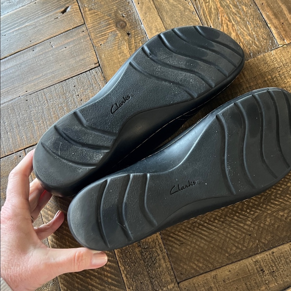 Clarks Women's Black Flats with Stitch Detail - Picture 4 of 4